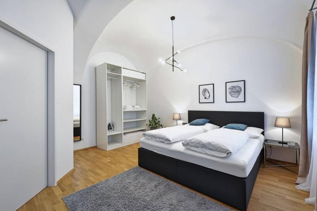 Vienne Crown 6 * Vienna